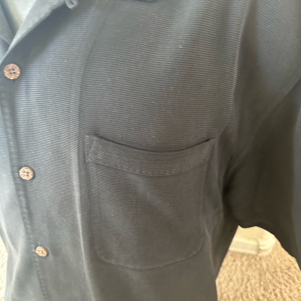 Men’s Tommy Bahama silk black shirt button front size XL pre own - Picture 3 of 4